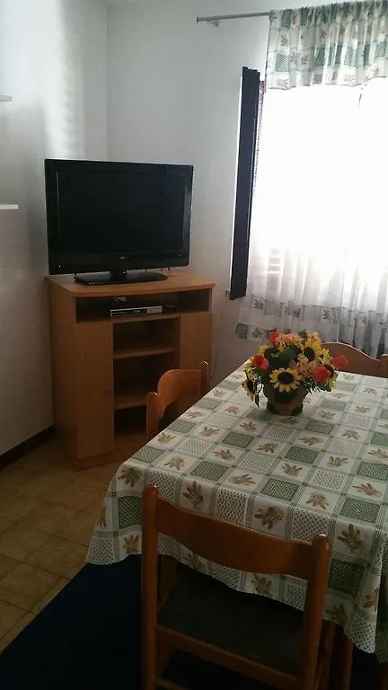 Linda Apartments Zambratija